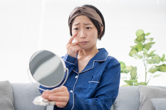 眼瞼下垂の手術後に腫れが引かない原因は？長引かせない対策も紹介