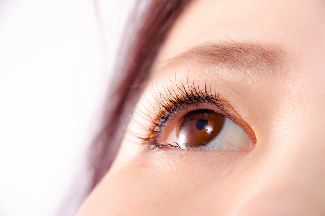 眼瞼下垂の手術後に腫れが引かない原因は？長引かせない対策も紹介