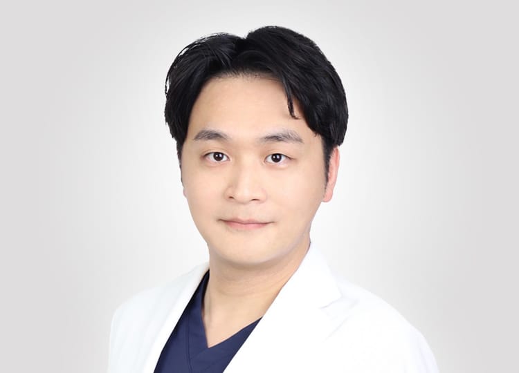 山東 慎弥 医師｜品川スキンクリニック 京都院